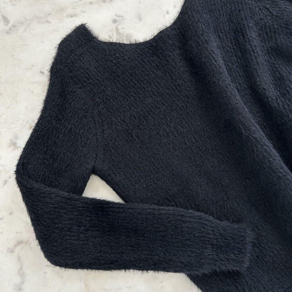 AKIRA Long‎ Sleeve FUZZY Sweater V-Back Black Women's M/L Boxy Crop $68